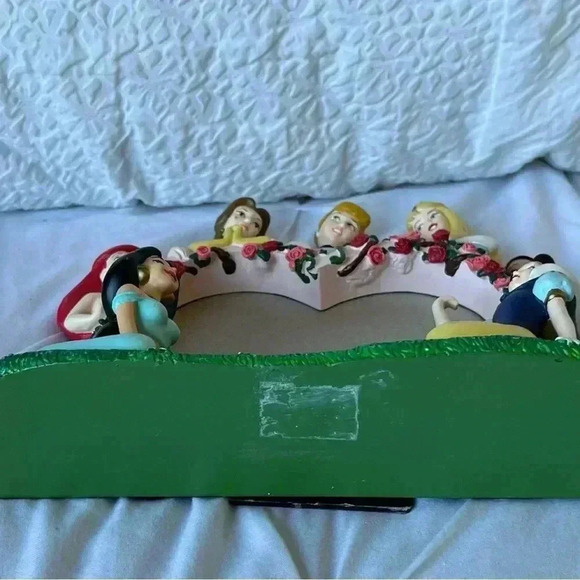 Vintage 90’s Disney Princess Heart Shaped Picture Frame  W/O GLASS! - Picture 4 of 9